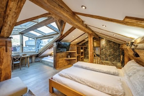 Escritorio, espacio para trabajar con laptop y insonorización