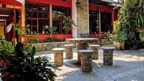 Outdoor dining - Hotel Oxib Peck (Cobán)