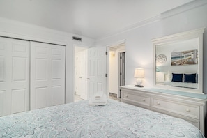 Condo, 2 Bedrooms