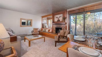 Condo, 1 Bedroom | Living room | 32-inch TV with digital channels, DVD player