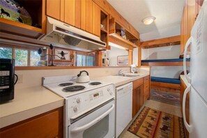 Condo, 1 Bedroom | Private kitchen | Full-size fridge, microwave, oven, stovetop - Bearberry by JHRL (Wilson)