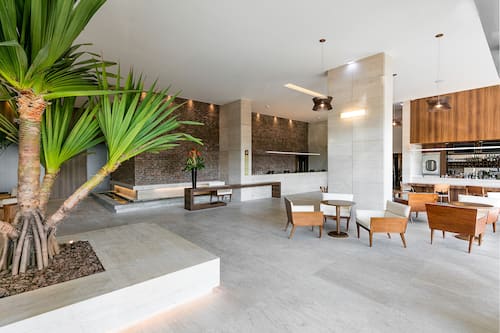 Lobby lounge