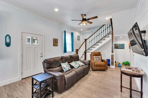 TV, DVD player - Sea-Esta Summary:<br>A l (Galveston)