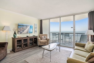 Apartamento, 1 habitación | Zona de estar | Una televisión