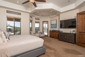 10 habitaciones, ropa de cama de alta calidad y escritorio 