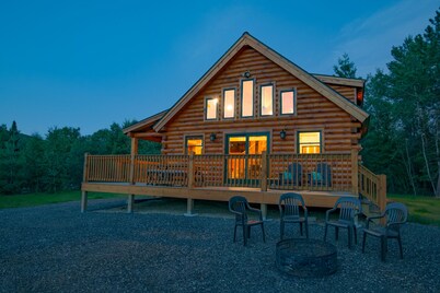 Log Cabin, 5mi to Bretton Woods Ski & 12mi to Cannon, private snowmobile access