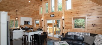 Log Cabin, 5mi to Bretton Woods Ski & 12mi to Cannon, private snowmobile access