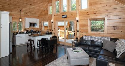 Log Cabin, 5mi to Bretton Woods Ski & 12mi to Cannon, private snowmobile access