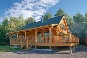 Exterior - Log Cabin, 5mi to Bretton Woods Ski & 12mi to Cannon, private snowmobile access (Carroll)