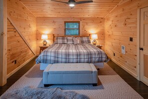 3 bedrooms, desk, iron/ironing board, free WiFi - Log Cabin, 5mi to Bretton Woods Ski & 12mi to Cannon, private snowmobile access (Carroll)