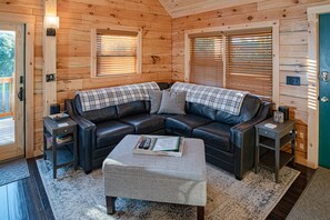 Smart TV, fireplace, stereo - Log Cabin, 5mi to Bretton Woods Ski & 12mi to Cannon, private snowmobile access (Carroll)