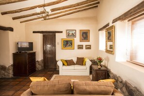 TV, fireplace - Amazing Bungalows stunning mountain views ★★★★★ (Urubamba)