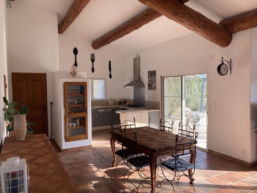 Villa 6 couchages agréable et ensoleillée