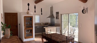 Pleasant, sunny 6-bed villa