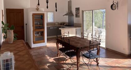 Villa 6 couchages agréable et ensoleillée