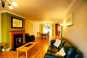 TV, fireplace - Great starting point for exploring West Clare (Bunratty)
