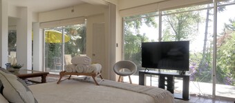 The Quiet Garden - Luxury Guest Studio in Las Condes w/High Speed WiFi