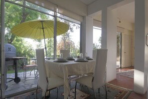 Dining - The Quiet Garden - Luxury Guest Studio in Las Condes w/High Speed WiFi (Las Condes)