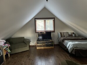 2 bedrooms, internet, bed sheets