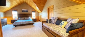 Access to Lake Burton, jacuzzi, pet friendly, 5 min to LaPrade’s marina