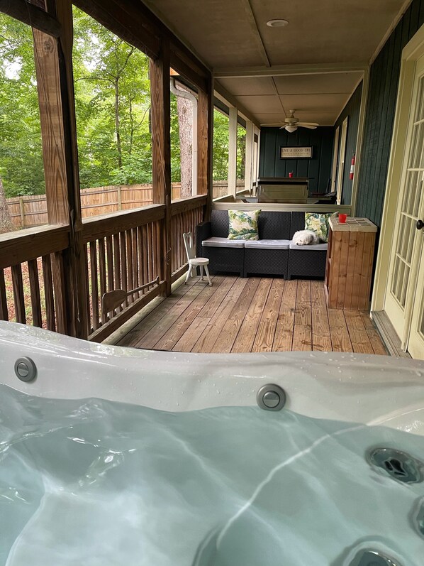 Tina de hidromasaje al aire libre