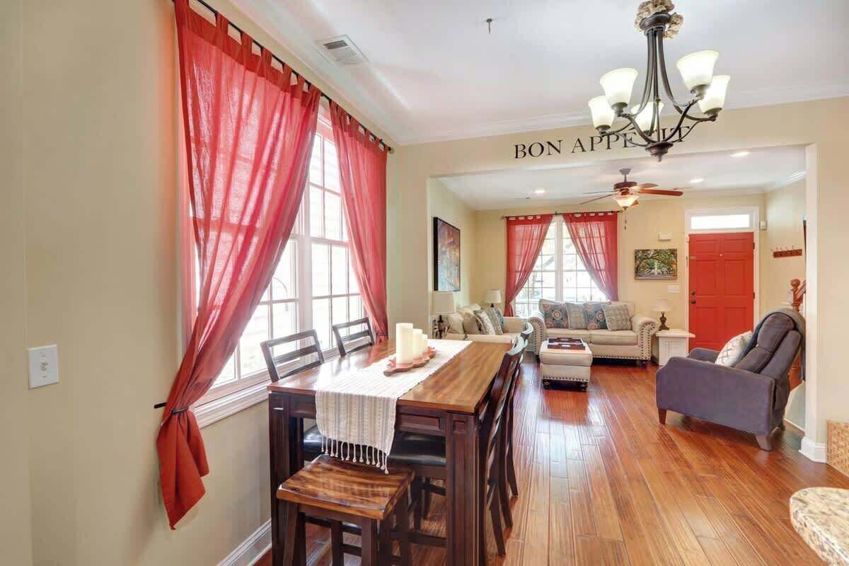 TV, caminetto, studio