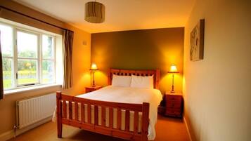 3 bedrooms, free WiFi, bed sheets