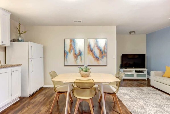 Interior - The Cozy Cottage - Walk to Local Favorites! (Savannah)