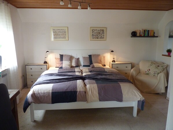 2 chambres, fer et planche à repasser, lit parapluie, Wi-Fi gratuit