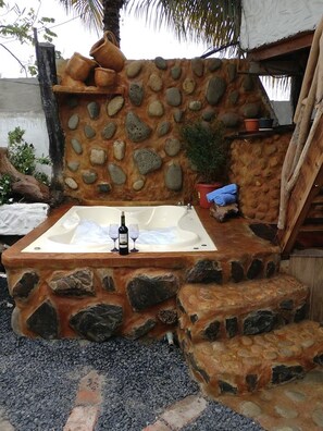 Hot stone massages, deep-tissue massages, Swedish massages - Hostal Rutamar - Hostel (Canoa)