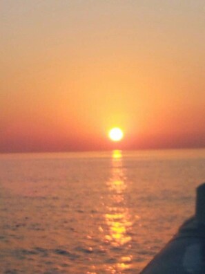 A sunset over a body of water. - Villa LARIBI seaside in Nabeul. (nabeul)