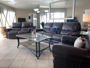 TV, fireplace - See The Sea 2-Ocean Front, Dining on Patio, 2 bd! (San Diego)
