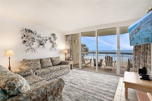 Condo, 2 Bedrooms | Living area