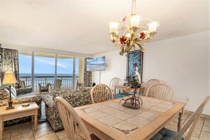 Condo, 2 Bedrooms | Dining