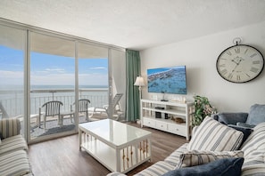 Condo, 2 habitaciones | Área de sala de estar | Televisión