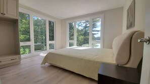 6 bedrooms, free WiFi, bed sheets - Newly designed beautiful cottage by the water on Parry Sound (Parry Sound)