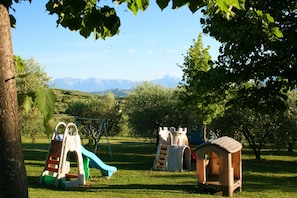 Children’s play area – outdoor