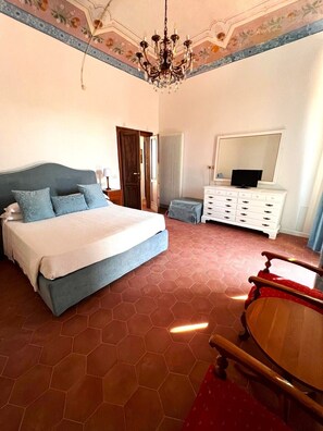 Luxury Condo, Terrace, Mountain View | In-room safe, individually decorated, individually furnished, desk - Agriturismo Villa Fiore (Torano Nuovo)