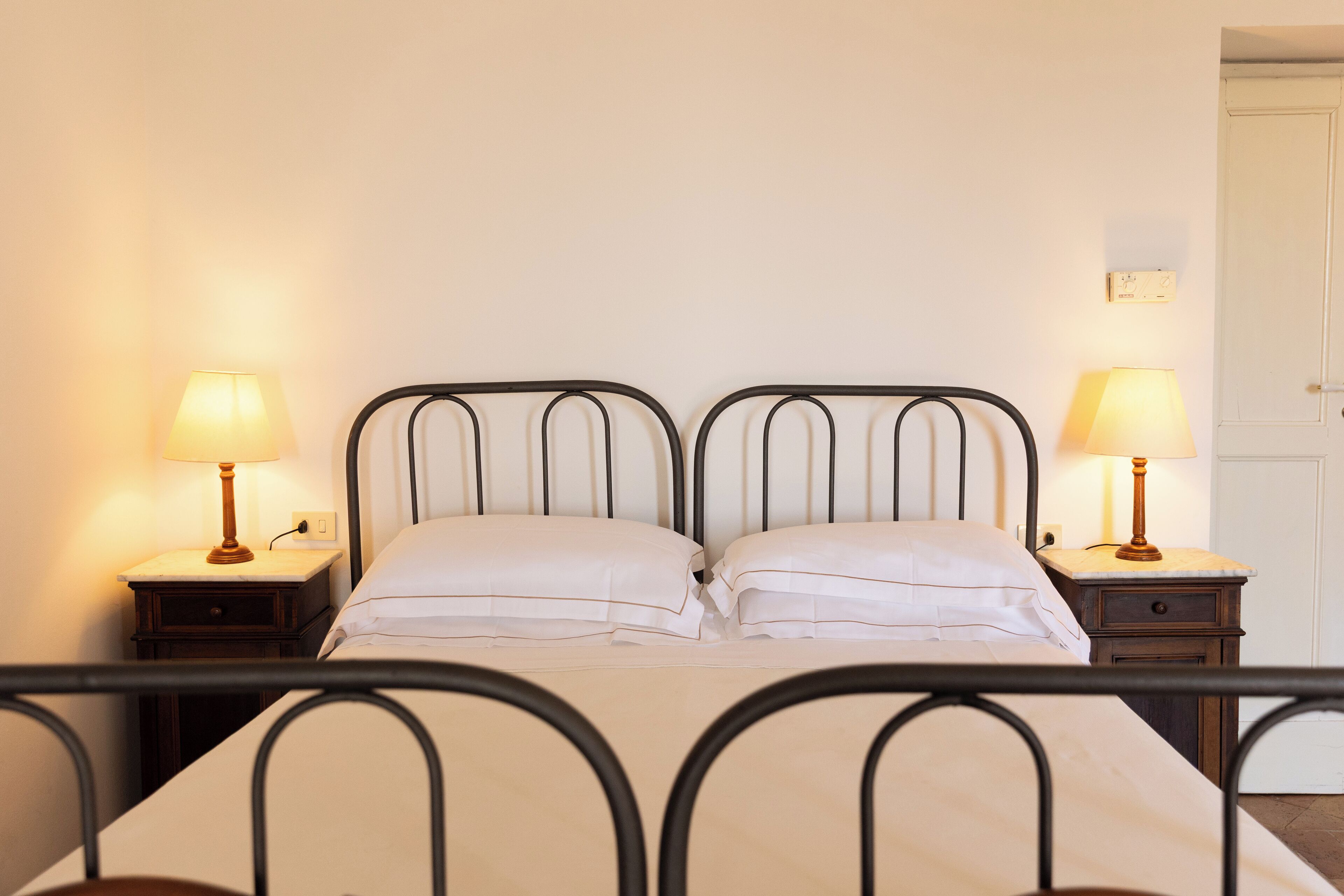 Apartament clàssic, terrassa, vistes a la muntanya | Caixa forta a l'habitació, decoració individual i mobiliari individual 
