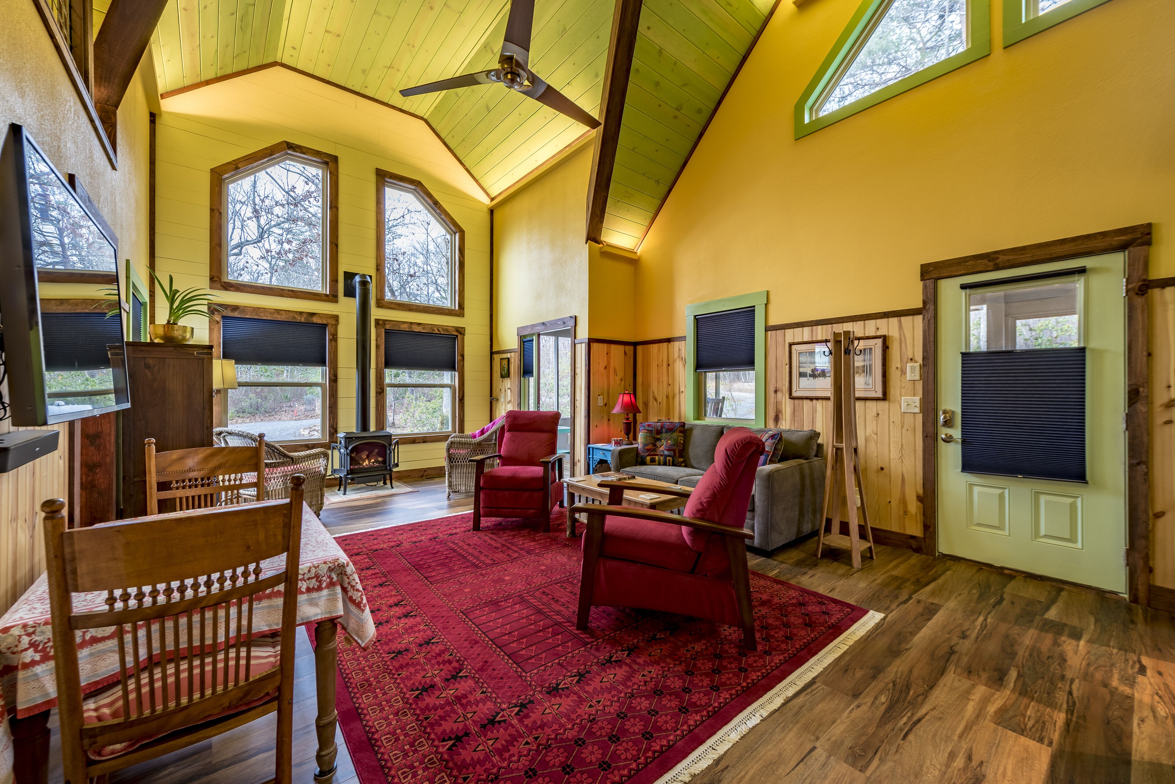 智能电视、壁炉