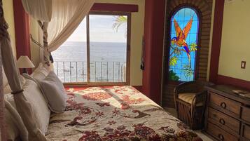 2 bedrooms, in-room safe, iron/ironing board, free WiFi