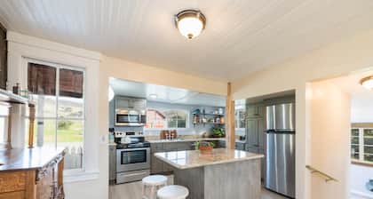 HISTORIC FARMHOUSE ON 400 ACRE RANCH