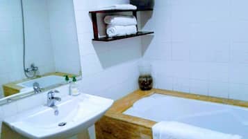 Ensemble douche/baignoire, bidet