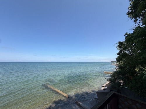 3 Cottages on Strip, Lakefront, AC, Fire pit,