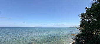 3 Cottages on Strip, Lakefront, AC, Fire pit,