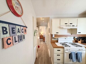 Fridge, microwave, oven, stovetop - Toulon Palapa - Cozy Beach Cottage, Steps to Beach/Bay, Parking! (San Diego)