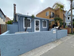 Exterior - Toulon Palapa - Cozy Beach Cottage, Steps to Beach/Bay, Parking! (San Diego)