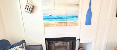 Télévision, cheminée