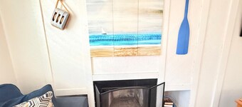 Toulon Palapa - Cozy Beach Cottage, Steps to Beach/Bay, Parking!