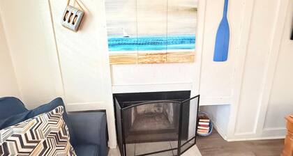 Toulon Palapa - Cozy Beach Cottage, Steps to Beach/Bay, Parking!